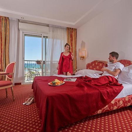 Hotel Bristol بيلاريا-إيجيا مارينا المظهر الخارجي الصورة