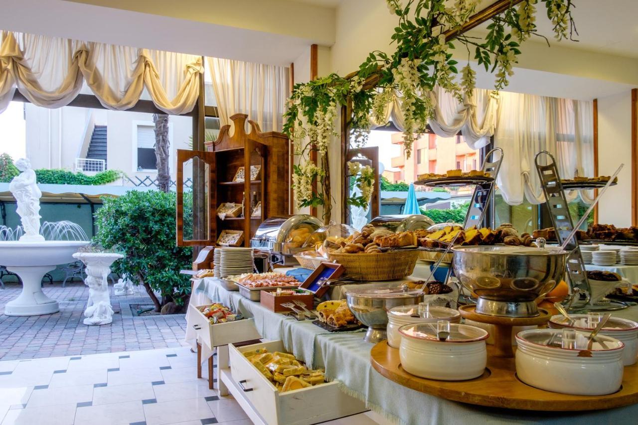 Hotel Bristol بيلاريا-إيجيا مارينا المظهر الخارجي الصورة