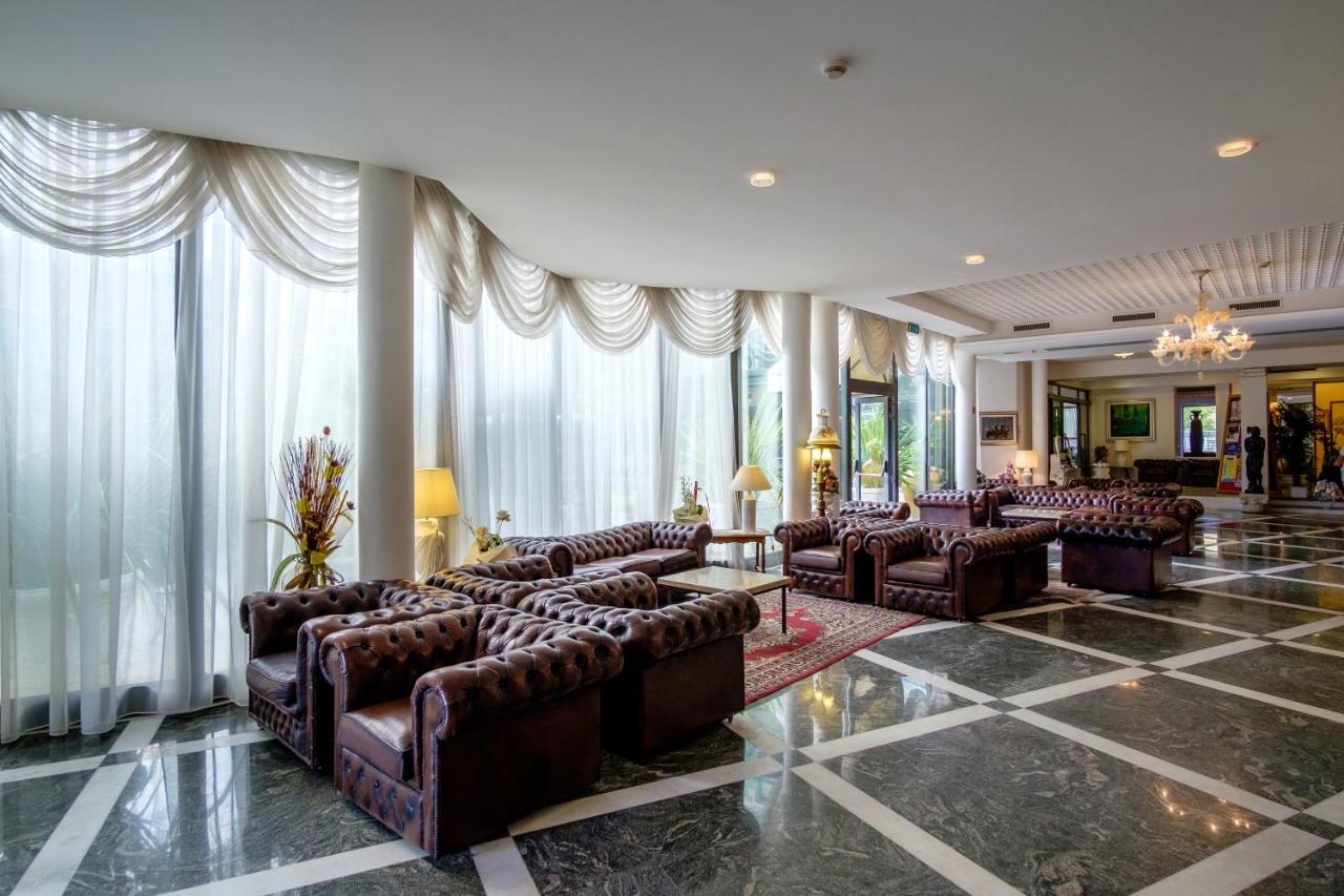 Hotel Bristol بيلاريا-إيجيا مارينا المظهر الخارجي الصورة