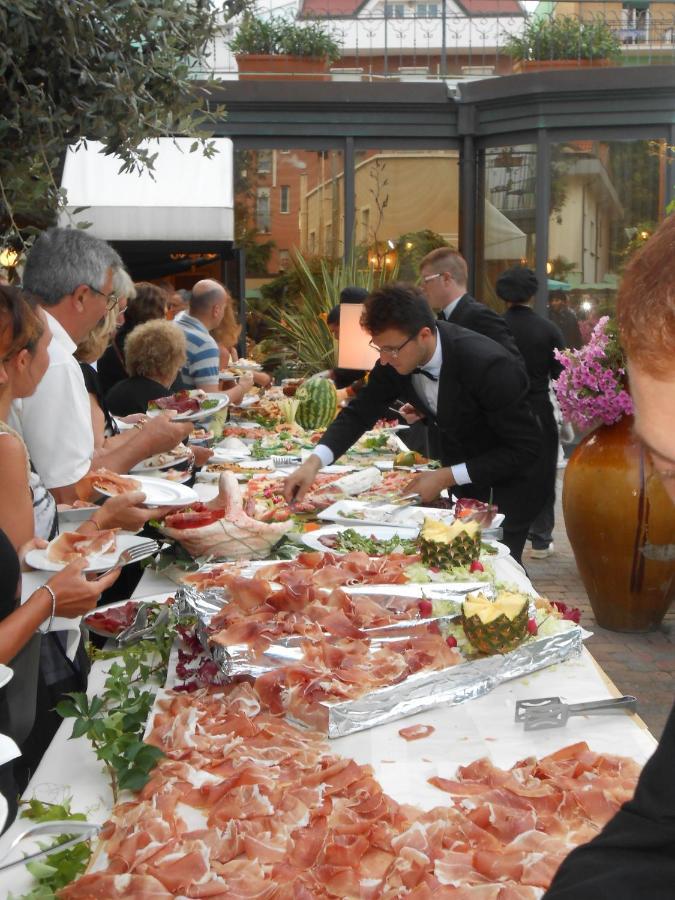 Hotel Bristol بيلاريا-إيجيا مارينا المظهر الخارجي الصورة