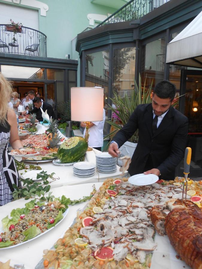 Hotel Bristol بيلاريا-إيجيا مارينا المظهر الخارجي الصورة