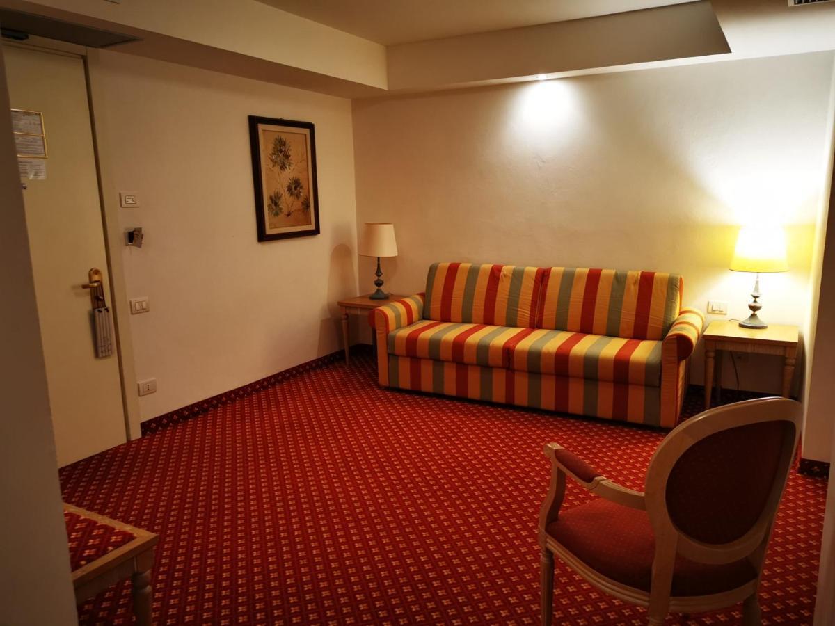 Hotel Bristol بيلاريا-إيجيا مارينا المظهر الخارجي الصورة