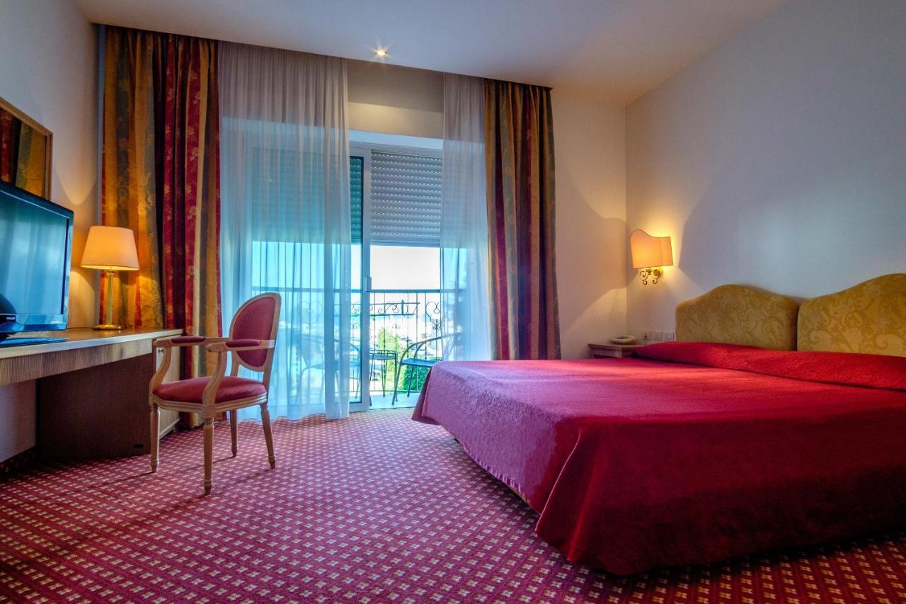Hotel Bristol بيلاريا-إيجيا مارينا المظهر الخارجي الصورة