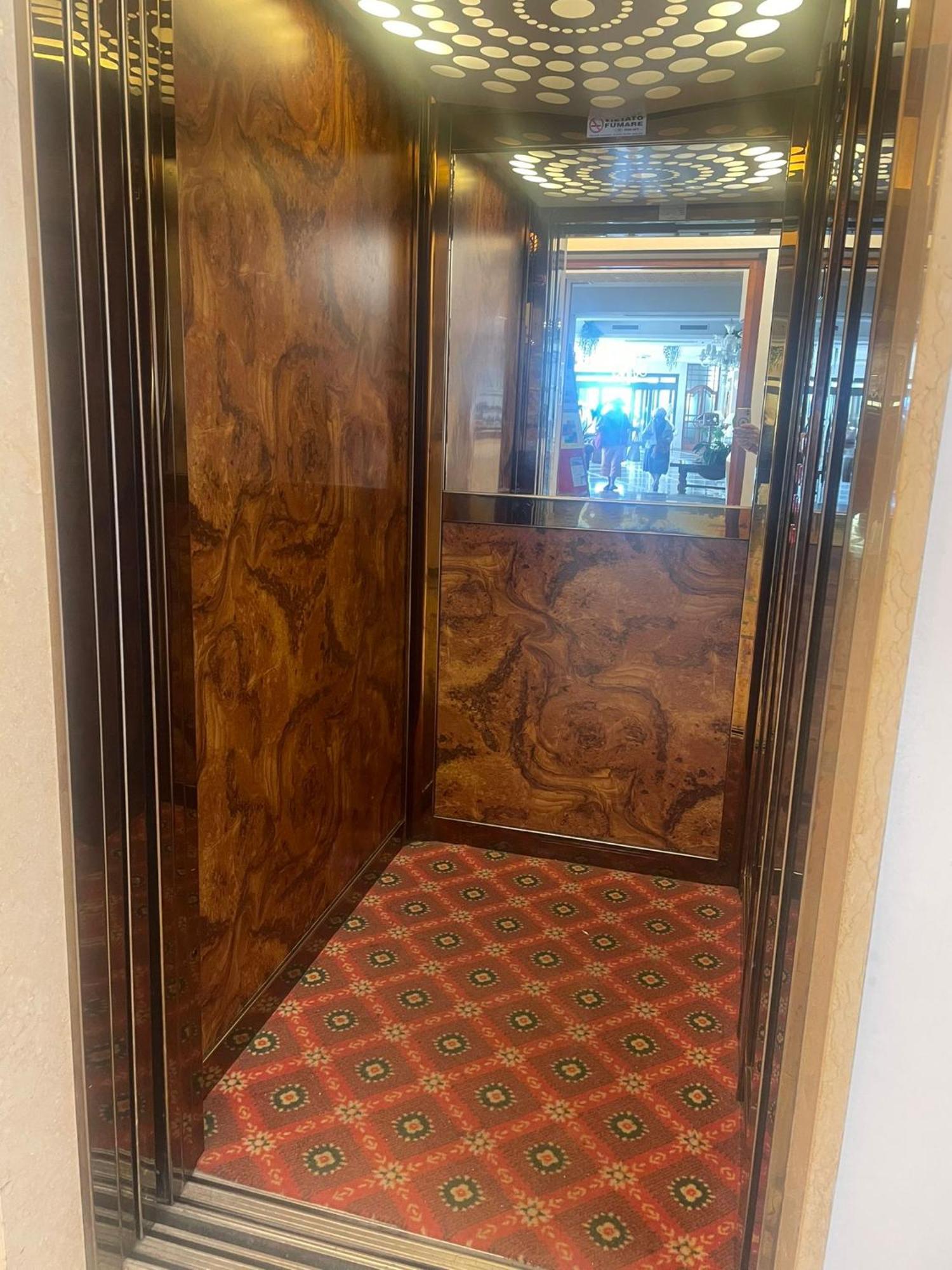 Hotel Bristol بيلاريا-إيجيا مارينا المظهر الخارجي الصورة