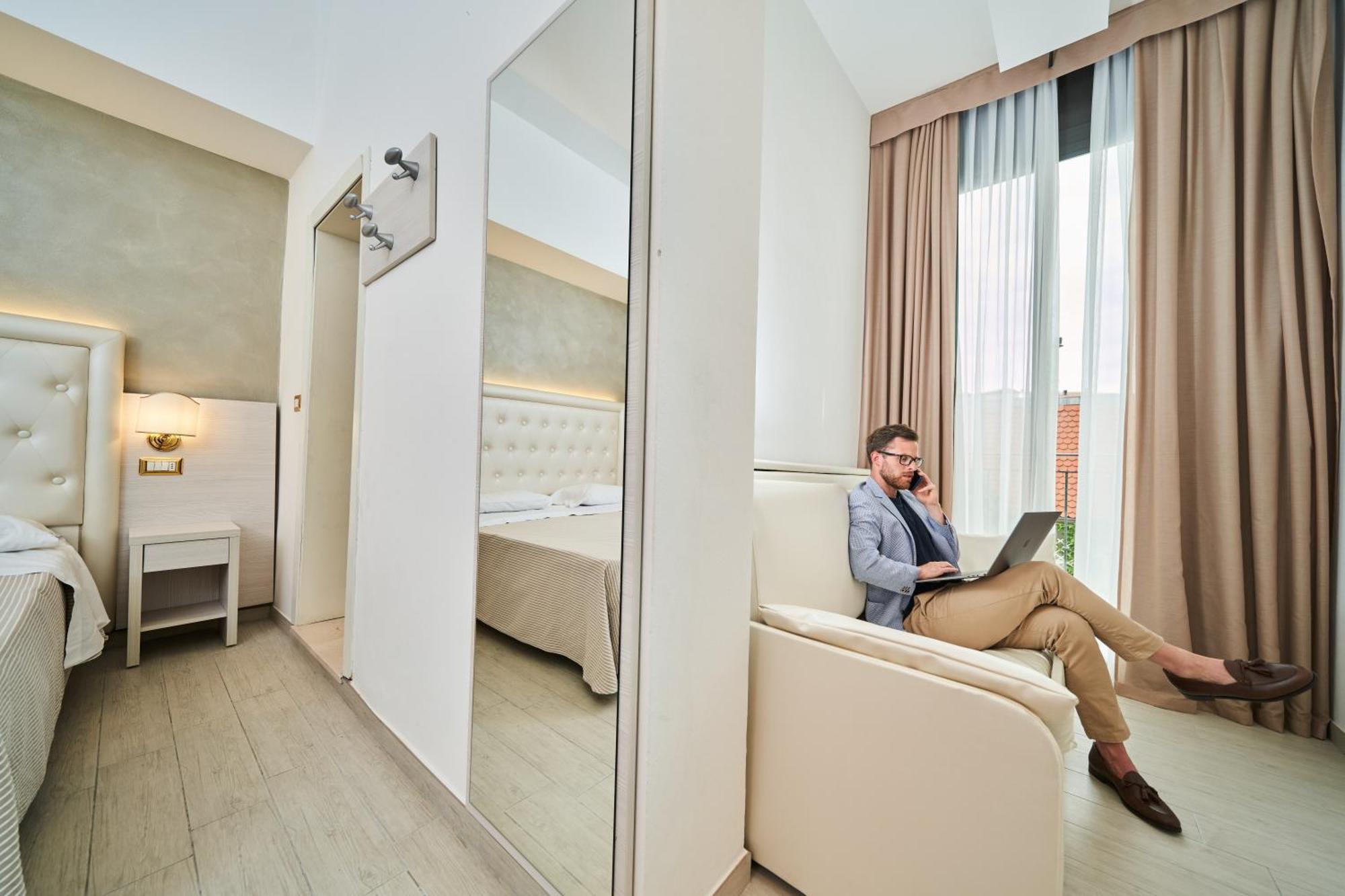 Hotel Bristol بيلاريا-إيجيا مارينا المظهر الخارجي الصورة
