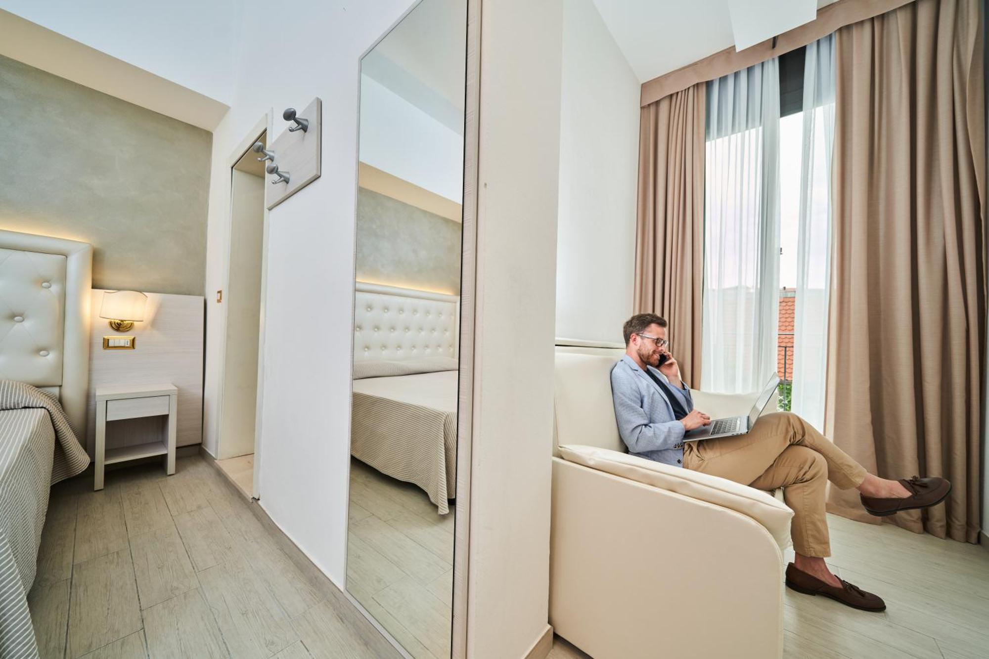Hotel Bristol بيلاريا-إيجيا مارينا المظهر الخارجي الصورة