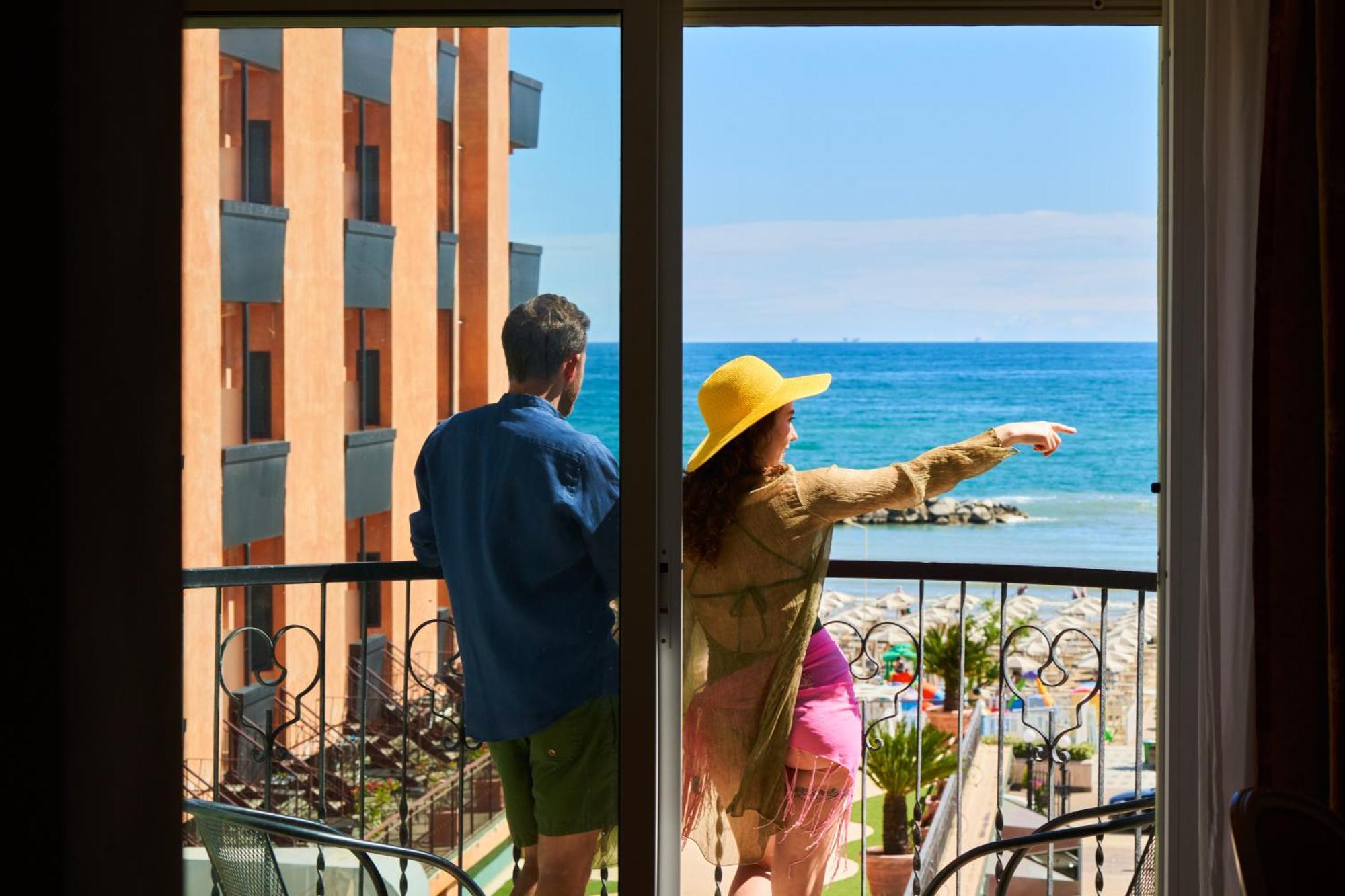 Hotel Bristol بيلاريا-إيجيا مارينا المظهر الخارجي الصورة