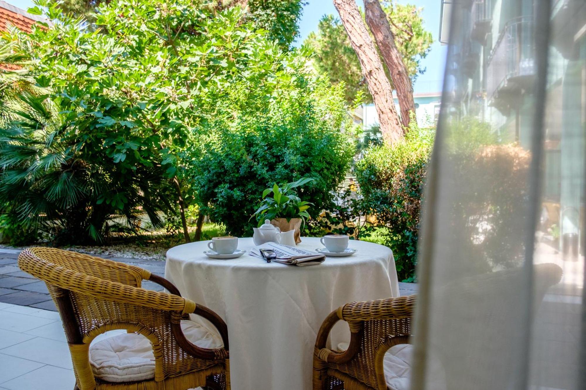 Hotel Bristol بيلاريا-إيجيا مارينا المظهر الخارجي الصورة