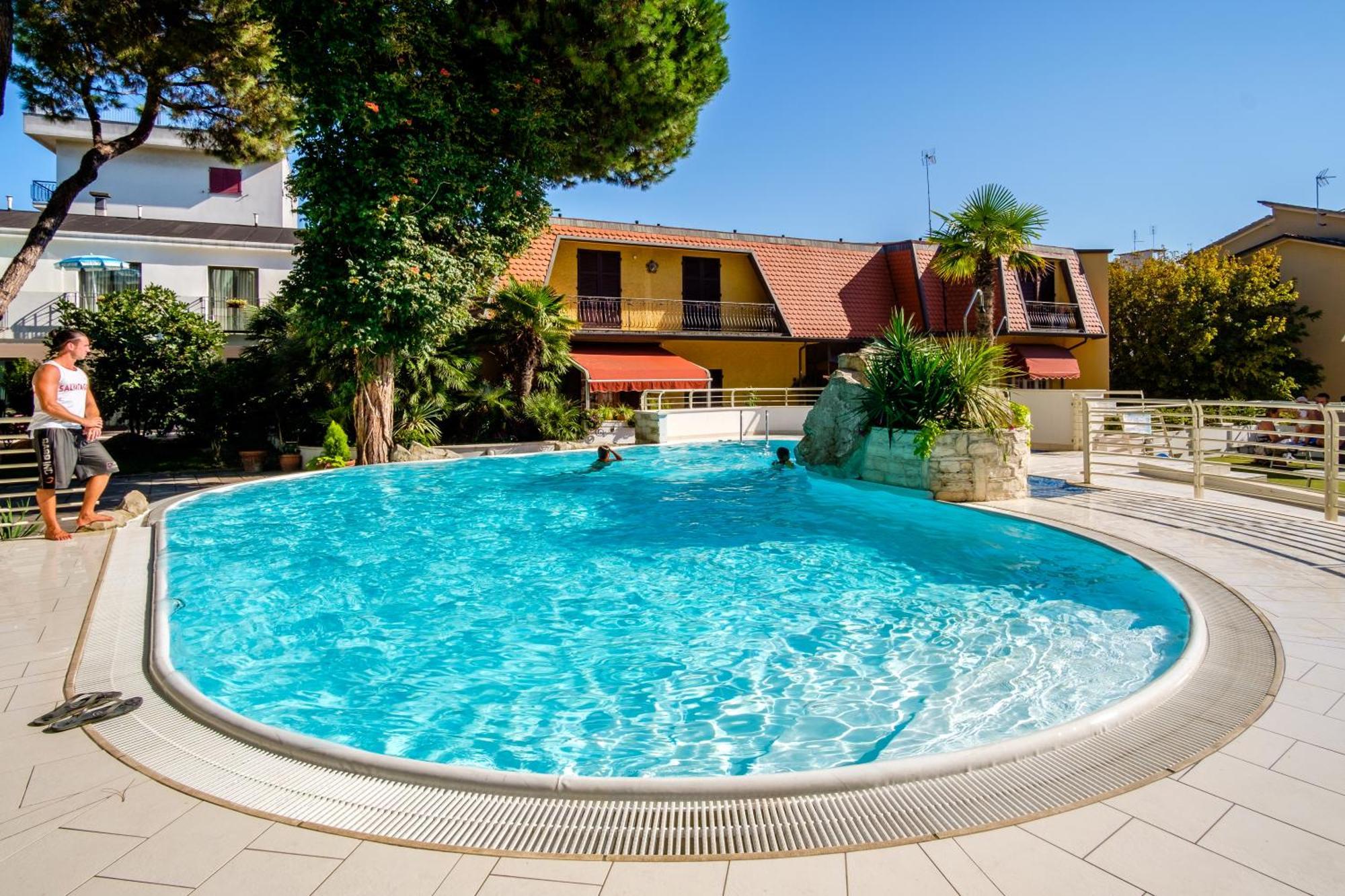 Hotel Bristol بيلاريا-إيجيا مارينا المظهر الخارجي الصورة