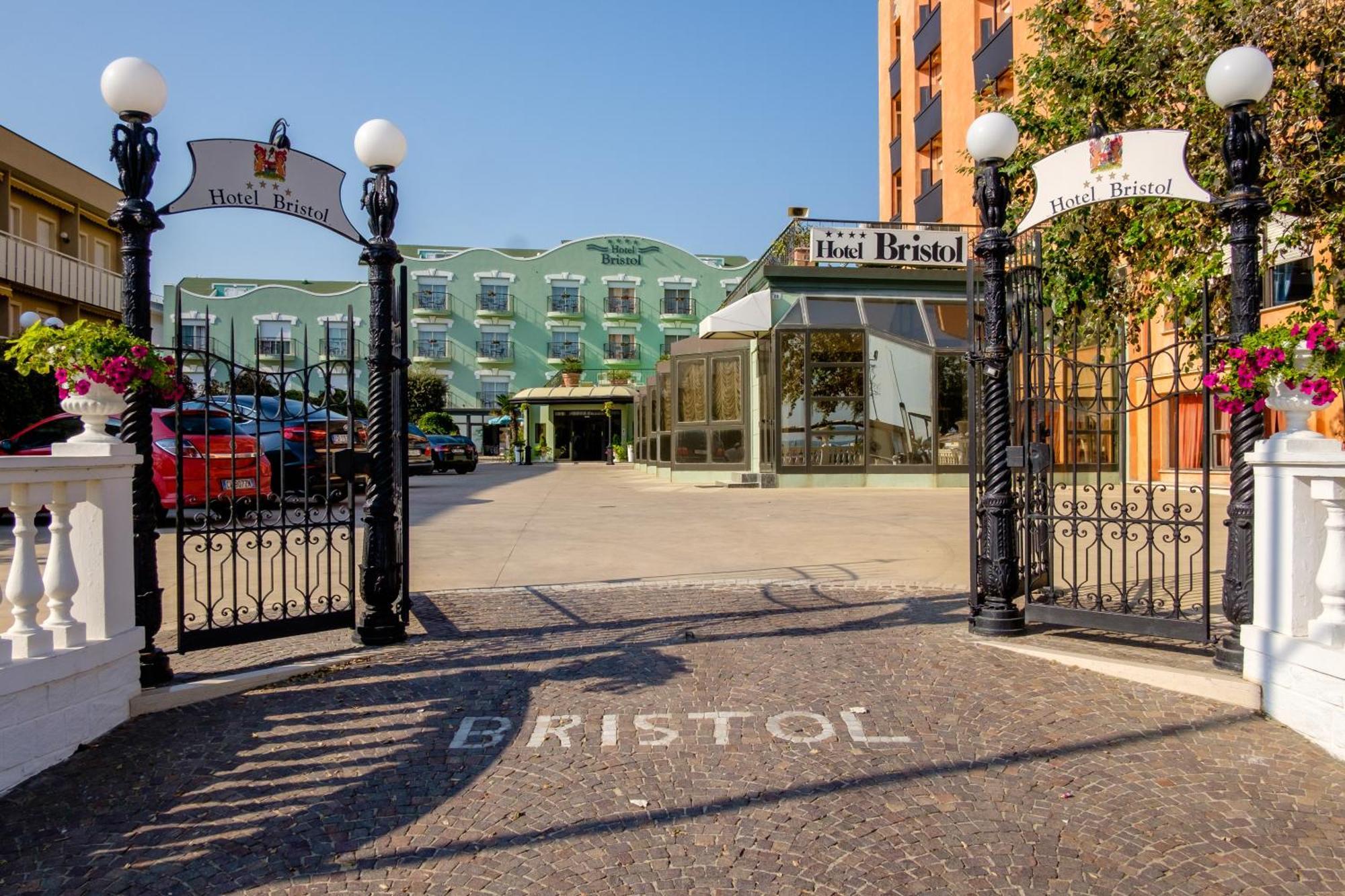 Hotel Bristol بيلاريا-إيجيا مارينا المظهر الخارجي الصورة