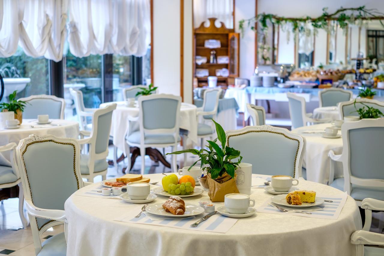 Hotel Bristol بيلاريا-إيجيا مارينا المظهر الخارجي الصورة
