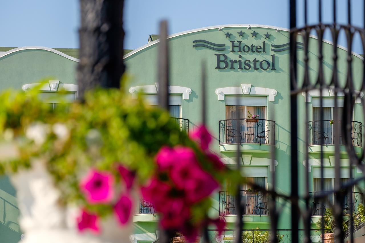 Hotel Bristol بيلاريا-إيجيا مارينا المظهر الخارجي الصورة