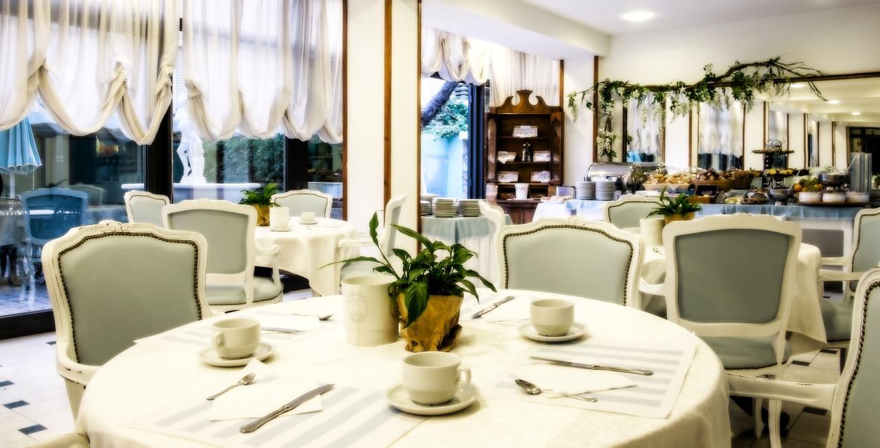 Hotel Bristol بيلاريا-إيجيا مارينا المظهر الخارجي الصورة